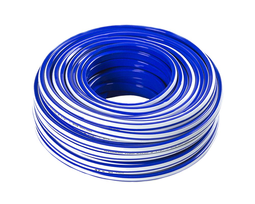 Manguera de riego chata azul con líneas blancas fabricada por G&Q